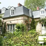 Aux Rives De Honfleur 3*
