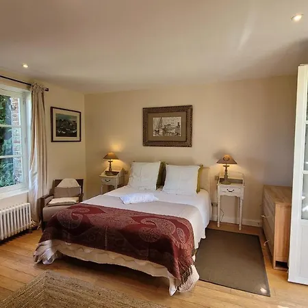 Aux Rives De Honfleur 3*