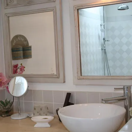 Aux Rives De Honfleur Bed & Breakfast